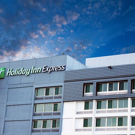 Holiday Inn Express Van Nuys By Ihg Los Angeles Exterior photo