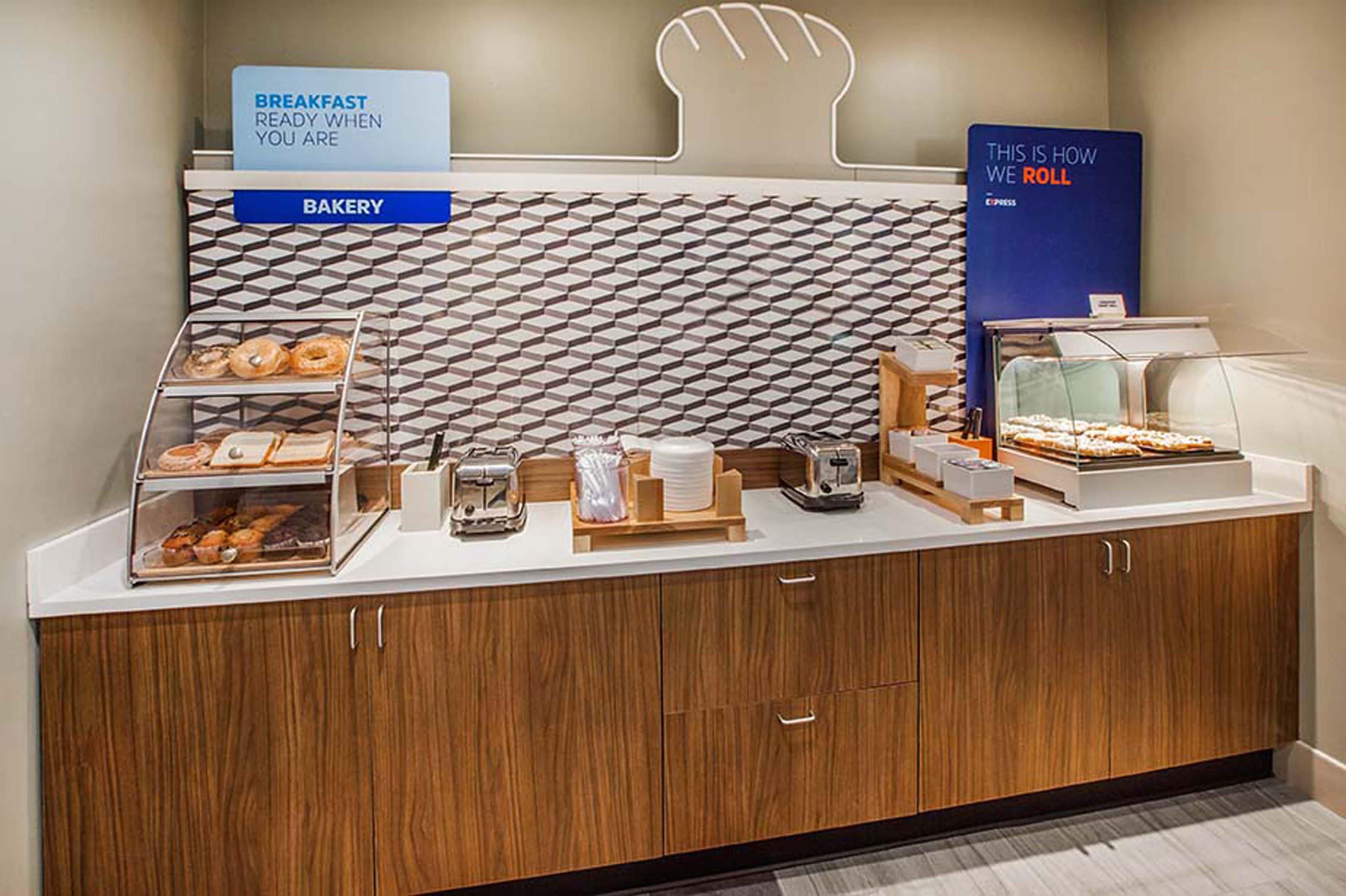 Holiday Inn Express Van Nuys By Ihg Los Angeles Exterior photo
