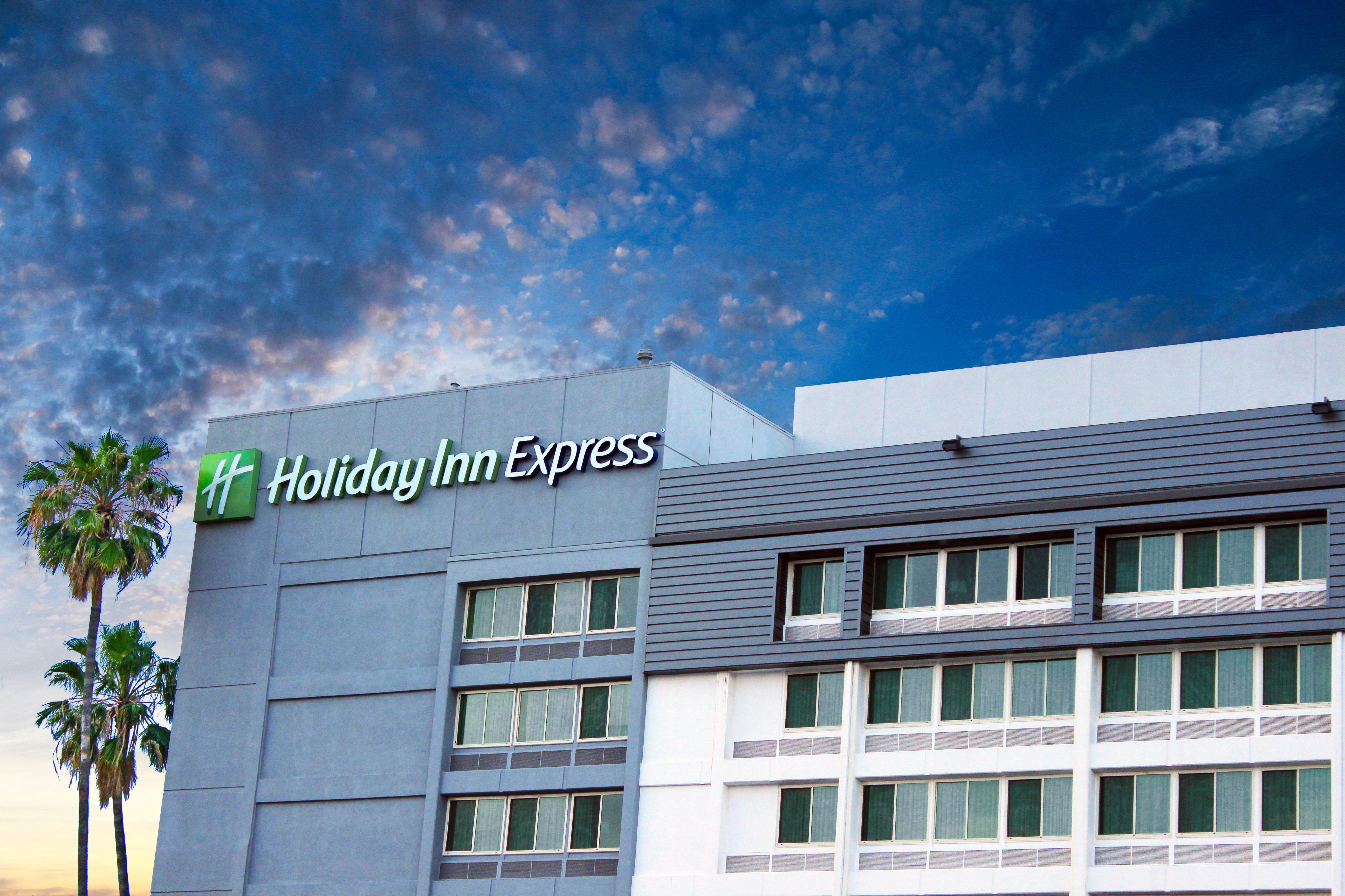 Holiday Inn Express Van Nuys By Ihg Los Angeles Exterior photo