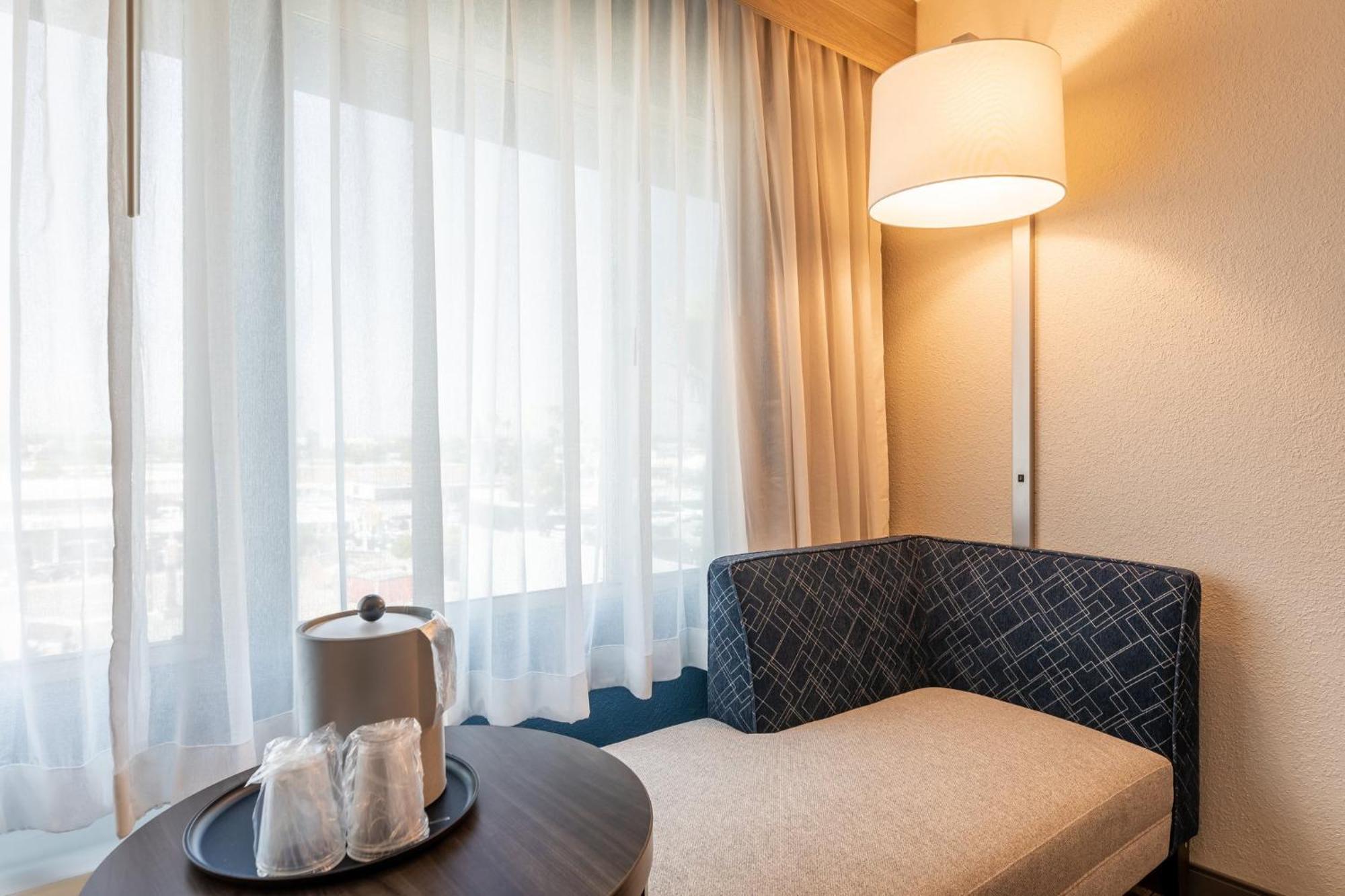 Holiday Inn Express Van Nuys By Ihg Los Angeles Exterior photo