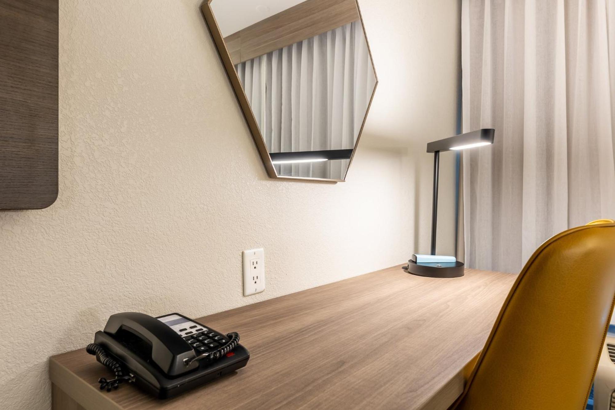 Holiday Inn Express Van Nuys By Ihg Los Angeles Exterior photo