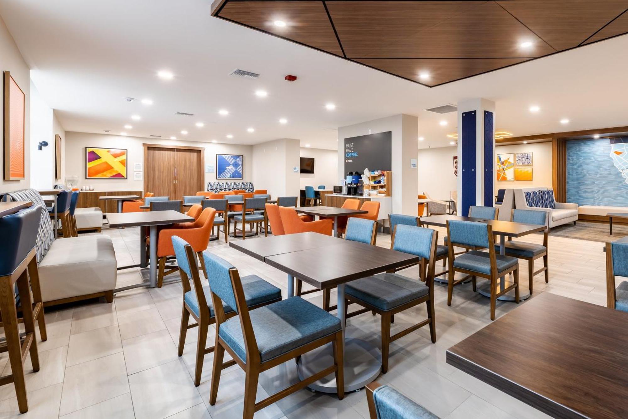 Holiday Inn Express Van Nuys By Ihg Los Angeles Exterior photo