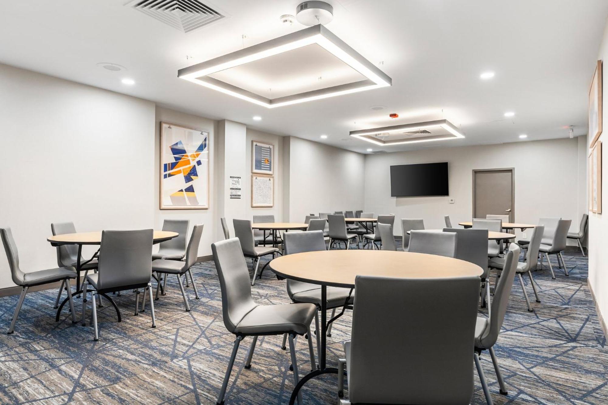 Holiday Inn Express Van Nuys By Ihg Los Angeles Exterior photo