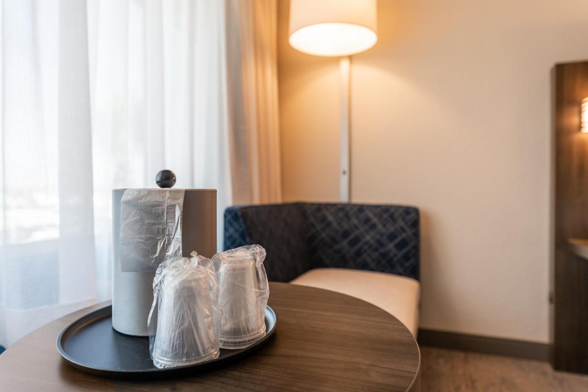 Holiday Inn Express Van Nuys By Ihg Los Angeles Exterior photo