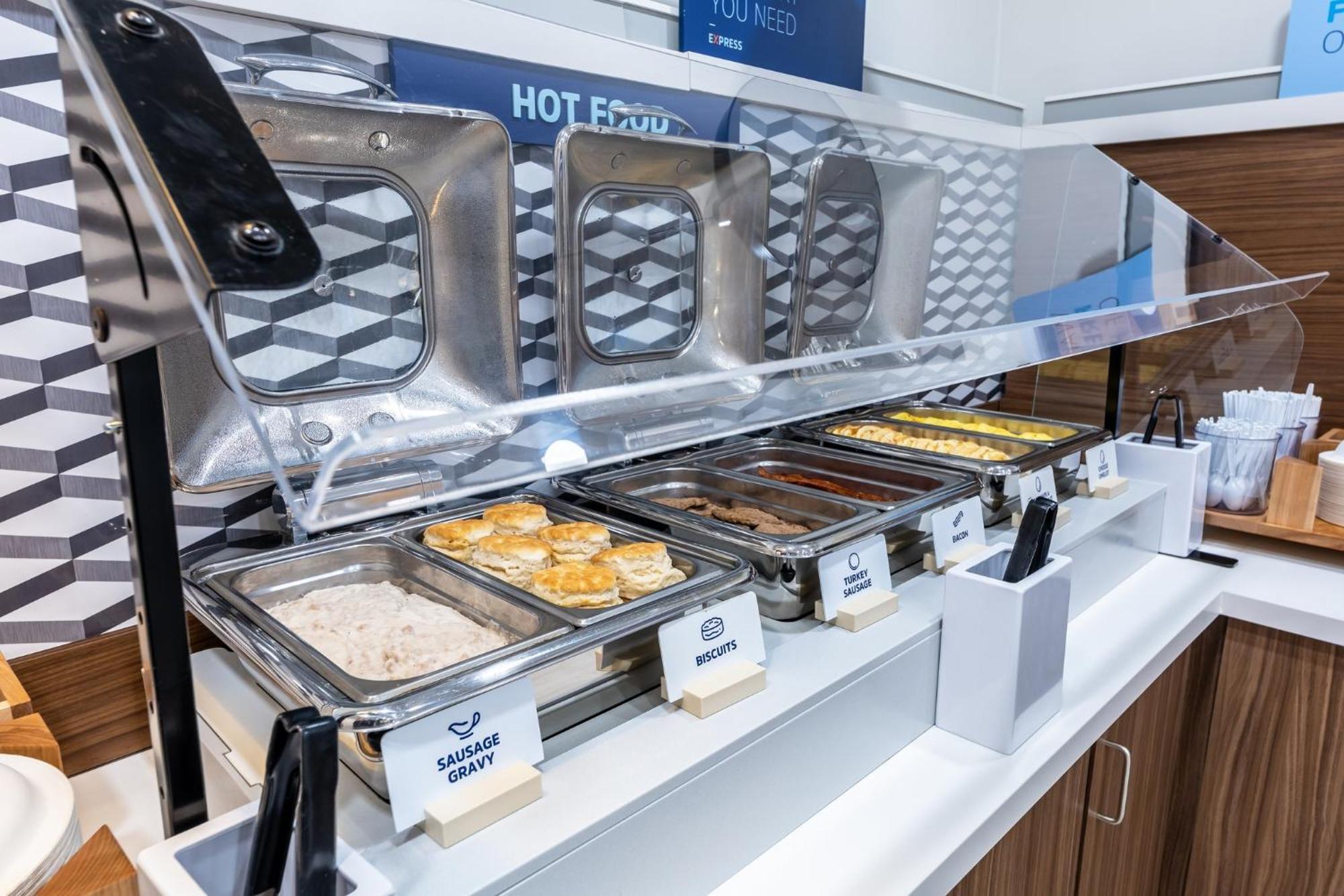 Holiday Inn Express Van Nuys By Ihg Los Angeles Exterior photo