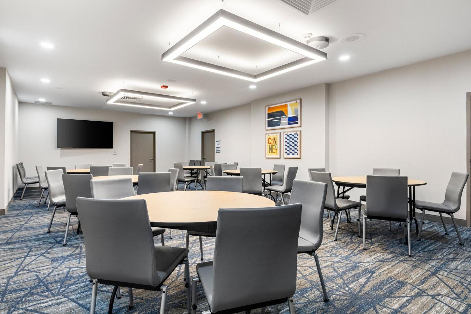 Holiday Inn Express Van Nuys By Ihg Los Angeles Exterior photo
