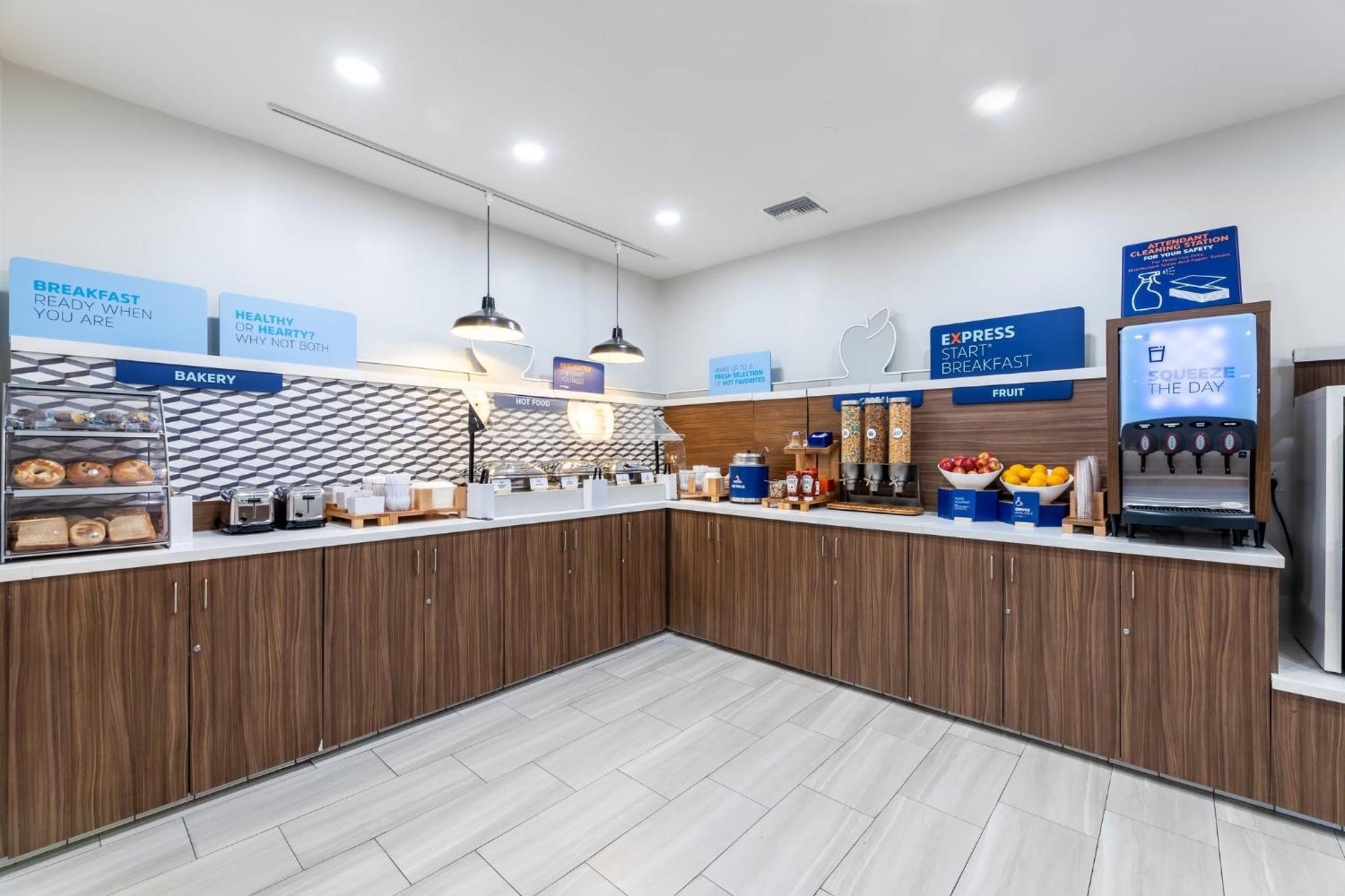 Holiday Inn Express Van Nuys By Ihg Los Angeles Exterior photo