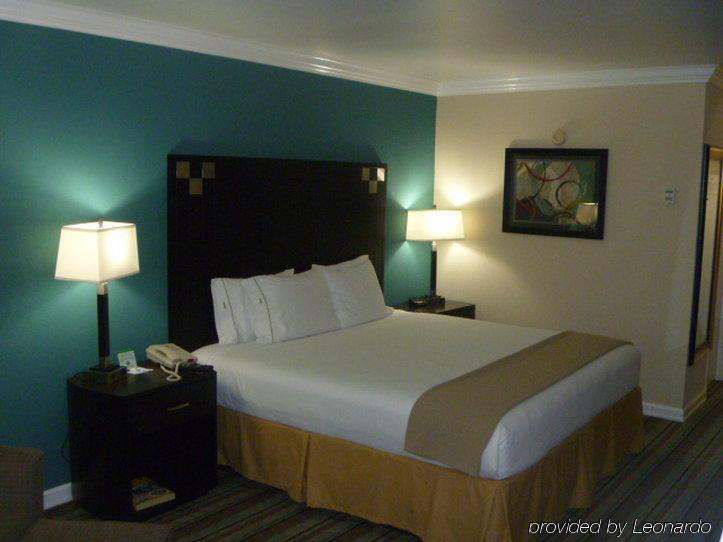 Holiday Inn Express Van Nuys By Ihg Los Angeles Exterior photo