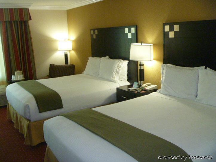 Holiday Inn Express Van Nuys By Ihg Los Angeles Exterior photo
