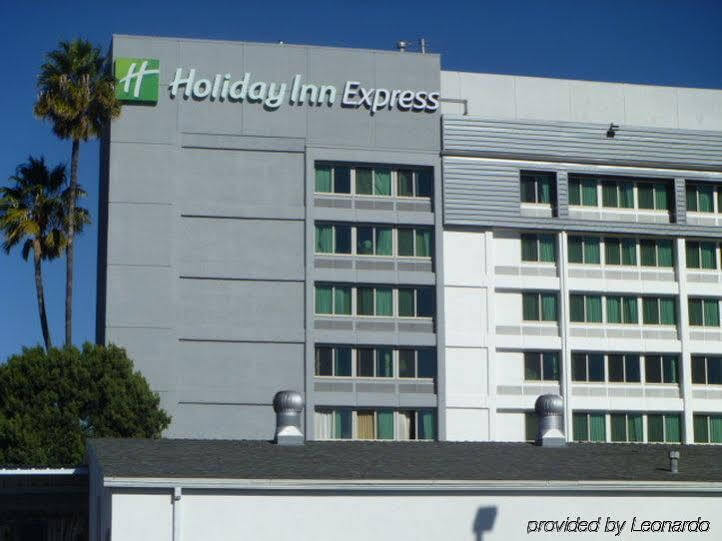 Holiday Inn Express Van Nuys By Ihg Los Angeles Exterior photo